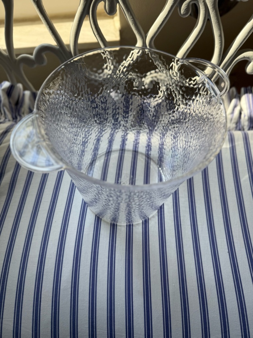 Clear Textured plastic Ice Bucket with Handles